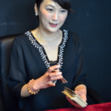 由忍先生