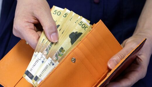 【2022-23年】金運アップにおすすめの財布の色！開運できる財布の選び方