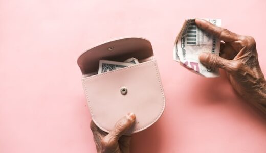 ピンク色の財布で金運が上がる？ピンクの財布の持つ効果とお金が貯まる使い方